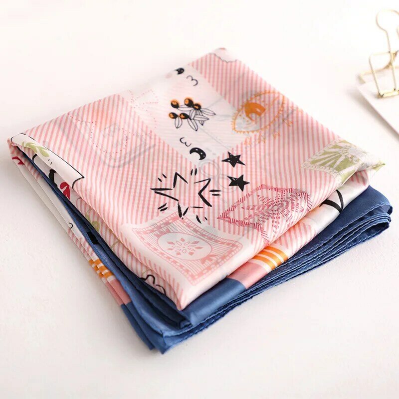 KOI LEAPING-bufanda de seda para mujer, pañuelo pequeño cuadrado con estampado de tarjetas, de 70x70cm, ideal para regalo