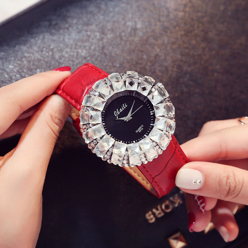 럭셔리 여성 시계 빅 화이트 드릴 손목 시계 레이디 새로운 패션 디자인 다이아몬드 쿼츠 시계 여성 드레스 레드 시계 가죽 스트랩