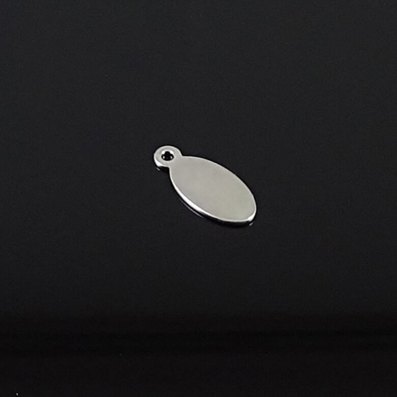 Logotipo pequeño personalizado etiqueta oval colgante 7*15,5mm