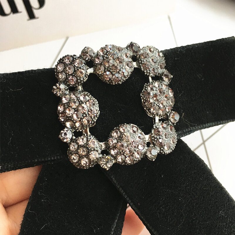 Ramillete decorativo para mujer, broche con lazo de diamante cuadrado retro hecho a mano de terciopelo negro coreano, 2017, envío gratis