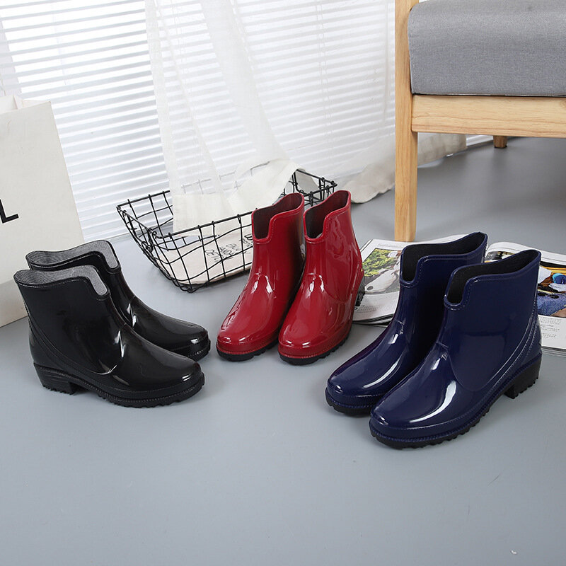 Sepatu Hujan Wanita PVC Tahan Aus Grosir Sepatu Bot Hujan Korea Biru dan Merah Tabung Pendek Sepatu Bot Anti-selip Tahan Air Nyaman