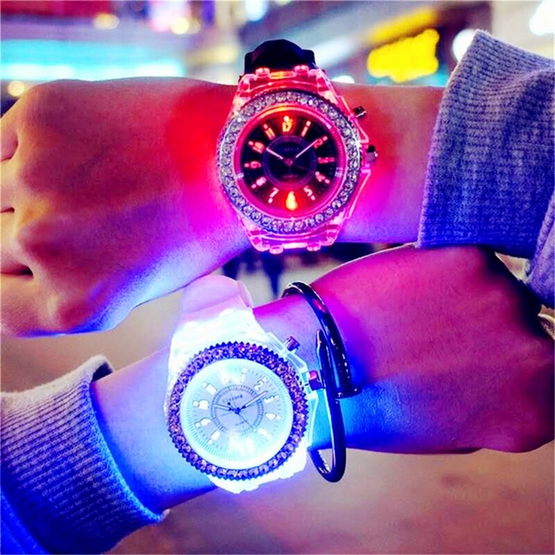 2019 flash relógios luminosos personalidade tendências estudantes amantes jellies mulher relógios masculinos 7 cores luz relógio de pulso venda quente