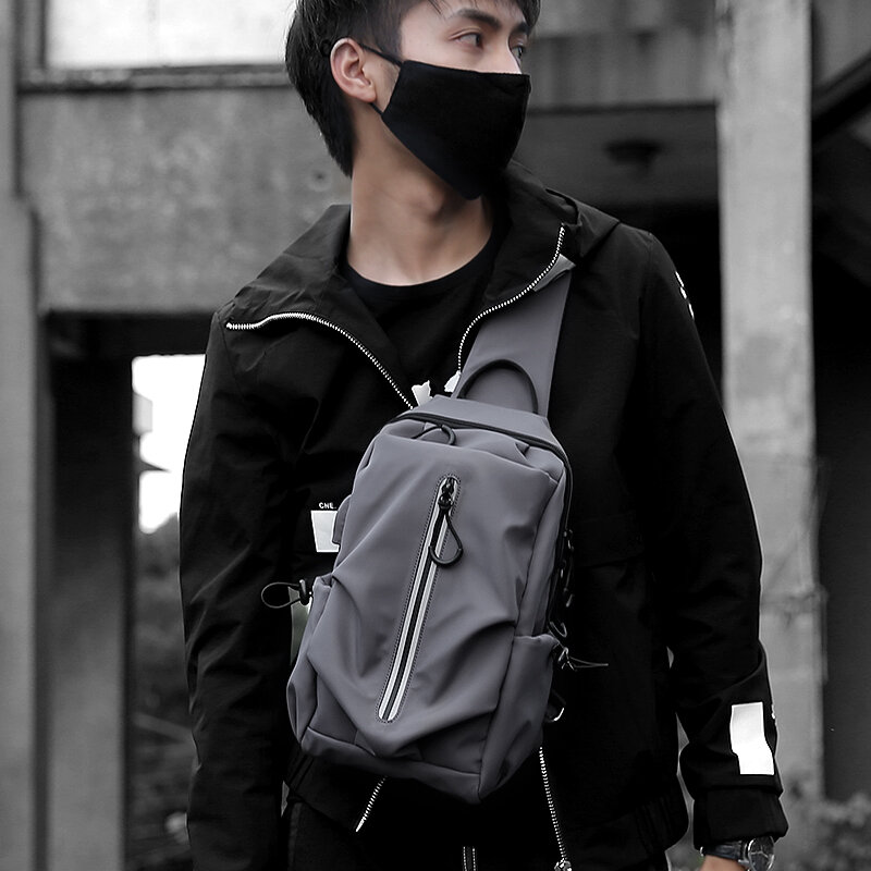 Fenruien borsa a tracolla moda uomo di marca borsa a tracolla maschile idrorepellente Casual ricarica USB pacchetto petto da viaggio corto