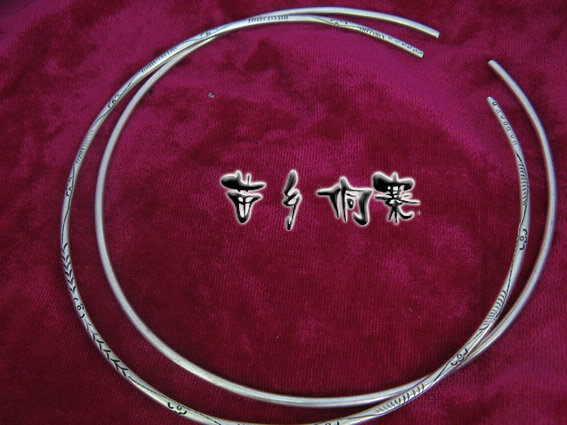 Miao xiang dong aldeia colar artesanal, miao de prata gola selvagem com pingente esculpido gola fina
