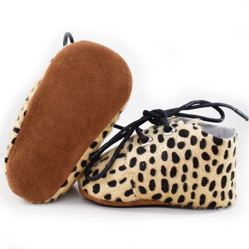 Кожаные туфли для мальчиков и девочек, мягкая нескользящая обувь в стиле ретро, на шнуровке, с леопардовым принтом, для начинающих ходить новорожденных