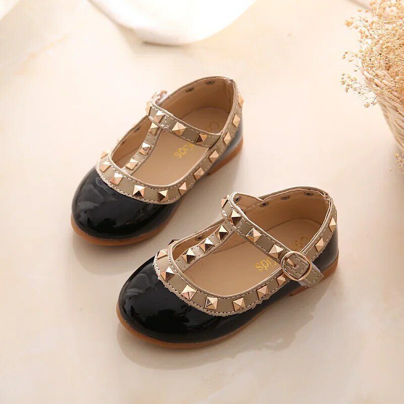 2019 sandalias para niñas moda casual niñas zapatos de cuero bebé princesa zapatos de baile planos de moda para niñas zapatos de remache