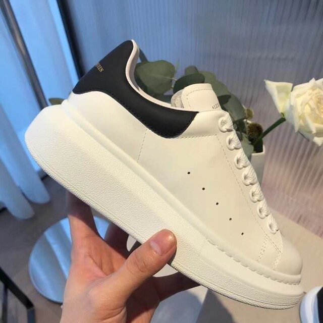Chaussures pour femmes 2019 marque de luxe célèbre femmes plat respirant blanc chaussures sexy chaussures décontractées en cuir naturel peau de mouton grande siz