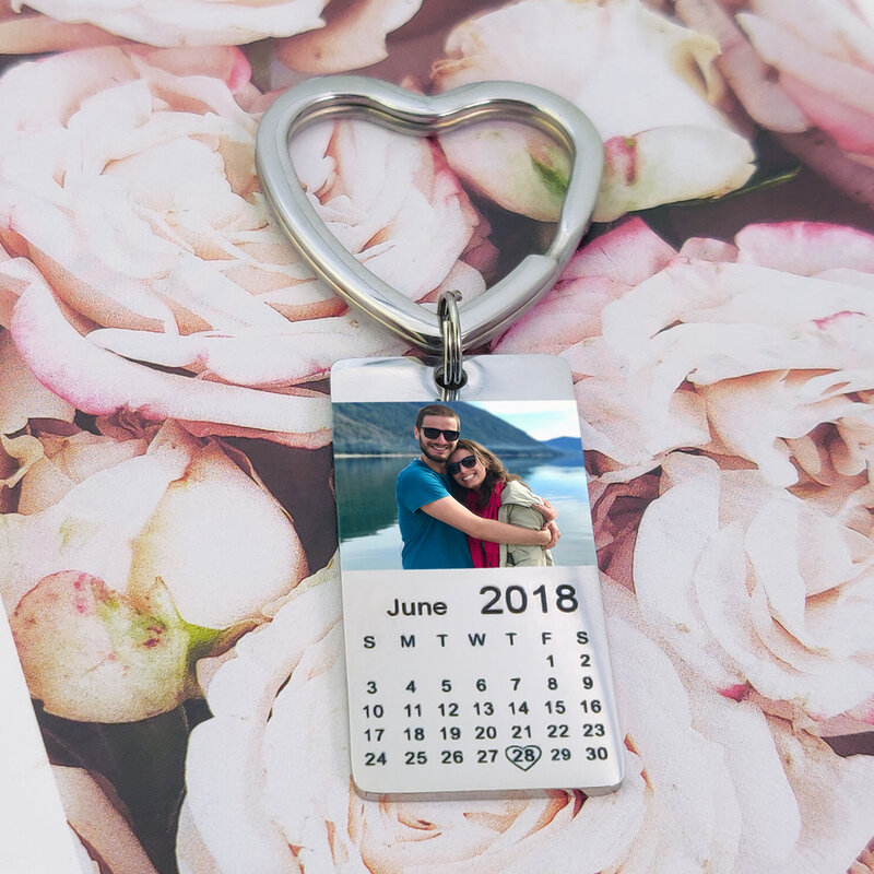 MYLONGINGCHARM llavero con calendario de fotos de color personalizado, regalo de fecha de amor para mujer, regalo familiar