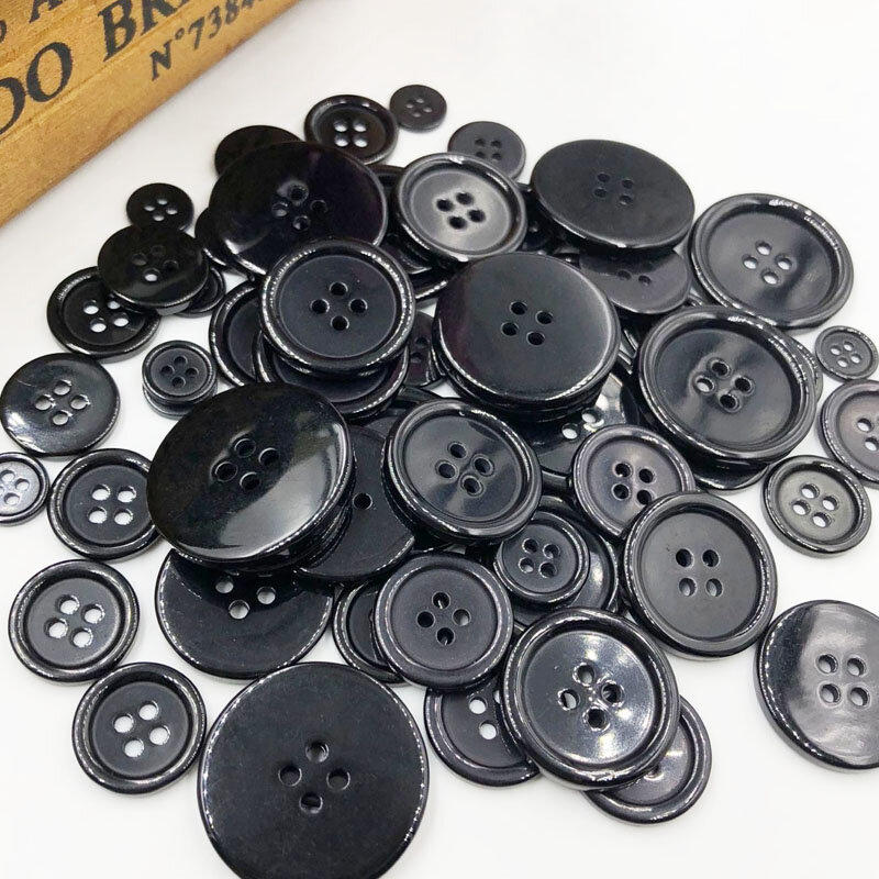 Botón de plástico de Color negro, 4 agujeros, costura artesanal, PT251, 11/15/18/20/25/30mm, 50 unidades