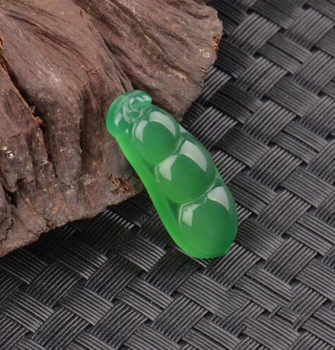 Natural Brazil stone Fu Beans pendant, green chalcedony crystal Fu Beans pendant necklace fashion jewelry wholesale