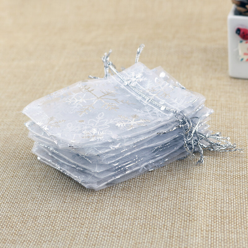 500 unids/lote de bolsas de Organza blancas con copo de nieve plateadas, bolsita de regalo para joyería, bolsitas pequeñas con cordón para Navidad y boda