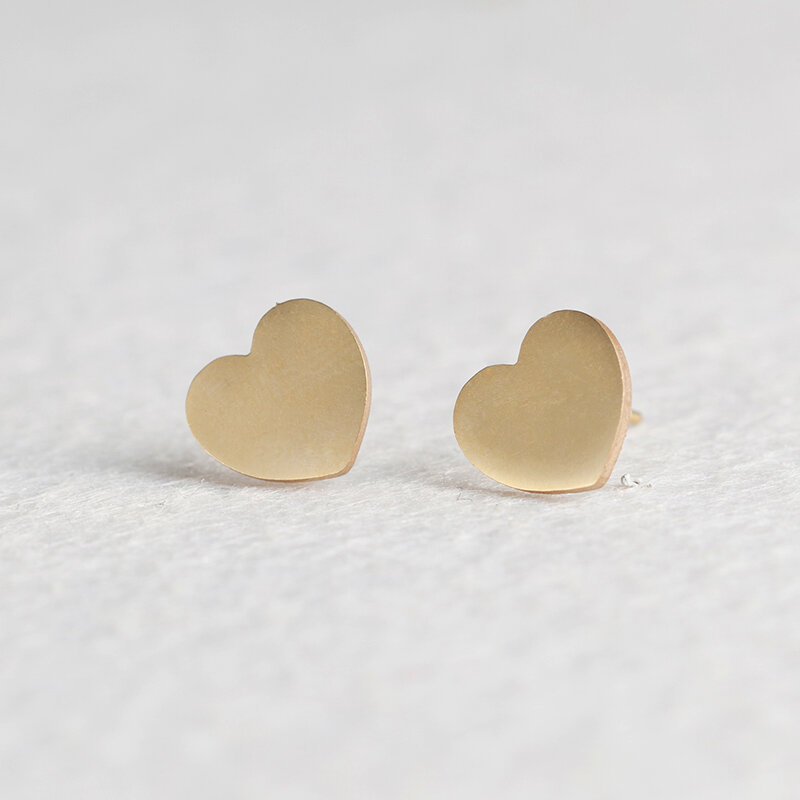 Nowy modny minimalistyczny śliczny złote serce kształt stadniny kolczyki dla kobiet i dziewcząt ozdoby do uszu Party biżuteria akcesoria