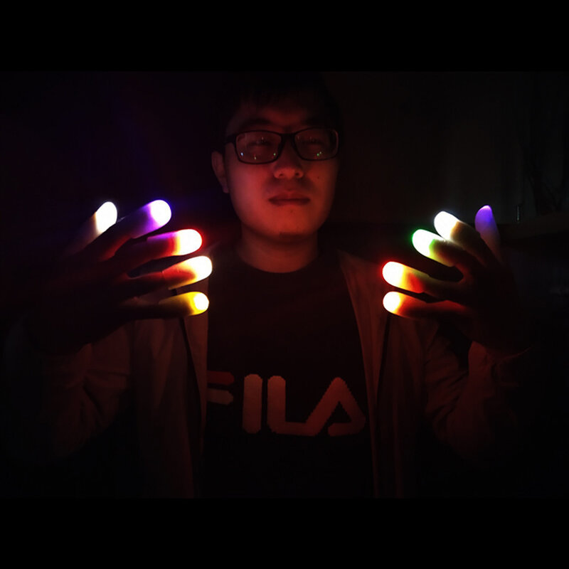 2 sztuk podświetlane magiczne pojedyncze światło palec śmieszne światła LED migające palce magiczna sztuczka rekwizyty Light-Up zabawki na święta