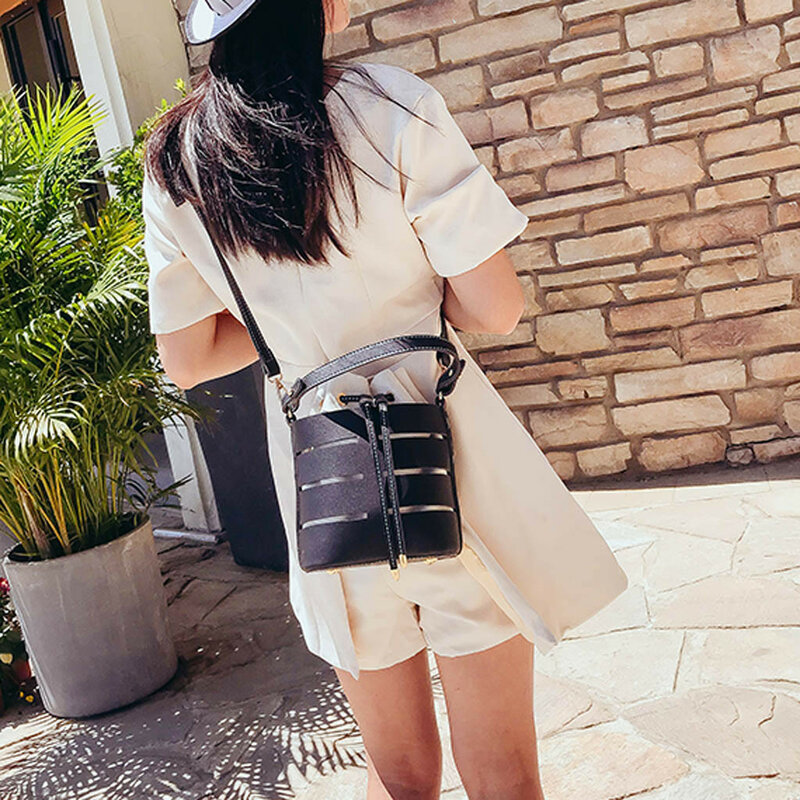 2019 New Women PU Leather Summer New Wave Simple Versatile Slung Shoulder Portable Fashion Pumping Bucket Bag