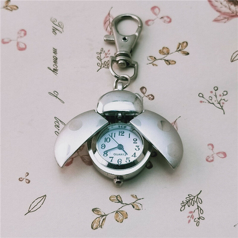 Siedem-gwiazdkowy biedronka chrząszcz naszyjnik dzieci zegarek modna biżuteria na prezent zegarek kwarcowy zegarek kieszonkowy kreskówka dziecko ścienna tablica