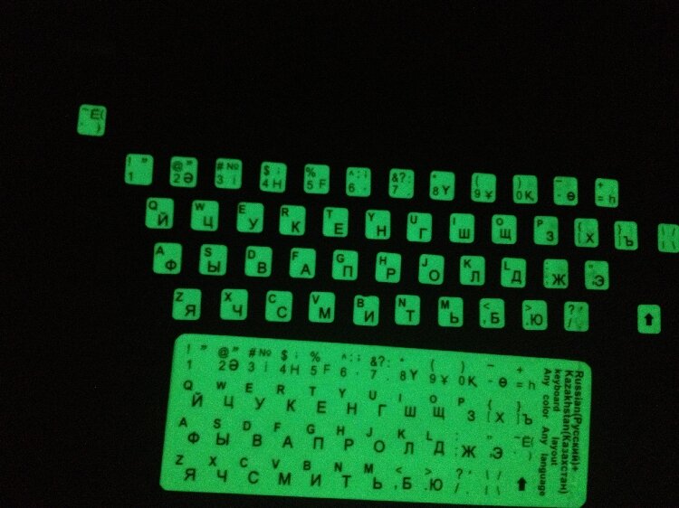 Etiquetas fluorescentes do teclado, etiqueta russa da letra, tampa para o portátil, caderno do computador, letras luminosas