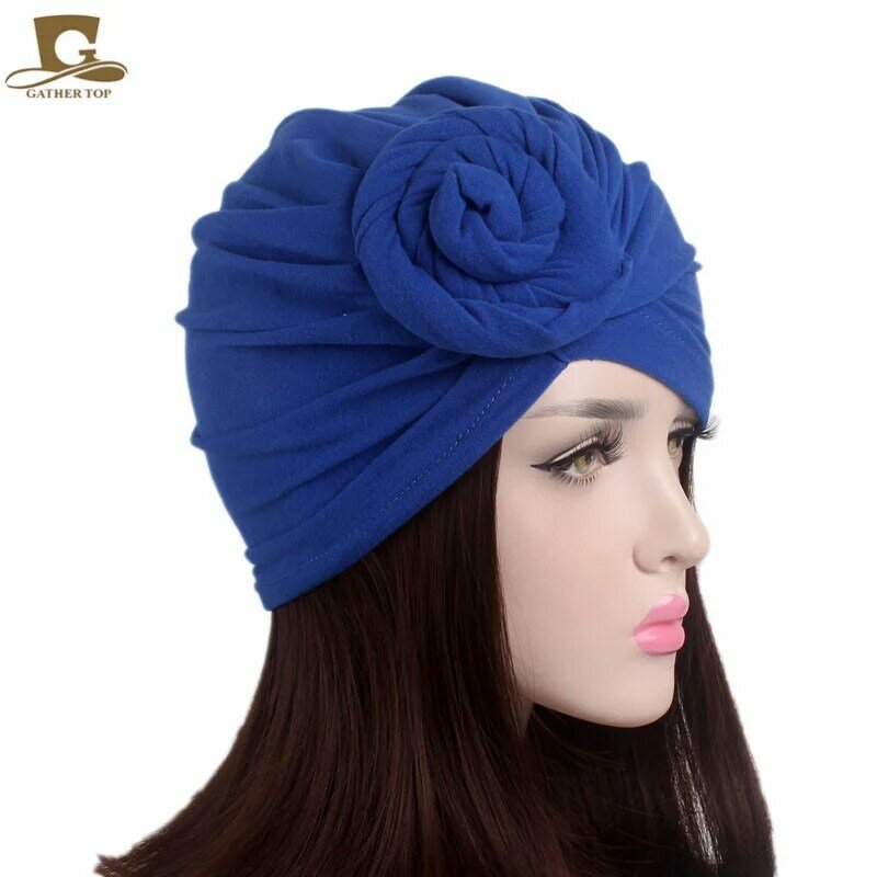 Kobiety Turban Top Knot ozdobna z kwiatem Headwrap muzułmańskie panie osłona na włosy ciepła czapka typu Beanie nakrycia głowy solidna kolorowa czapka akcesoria do włosów
