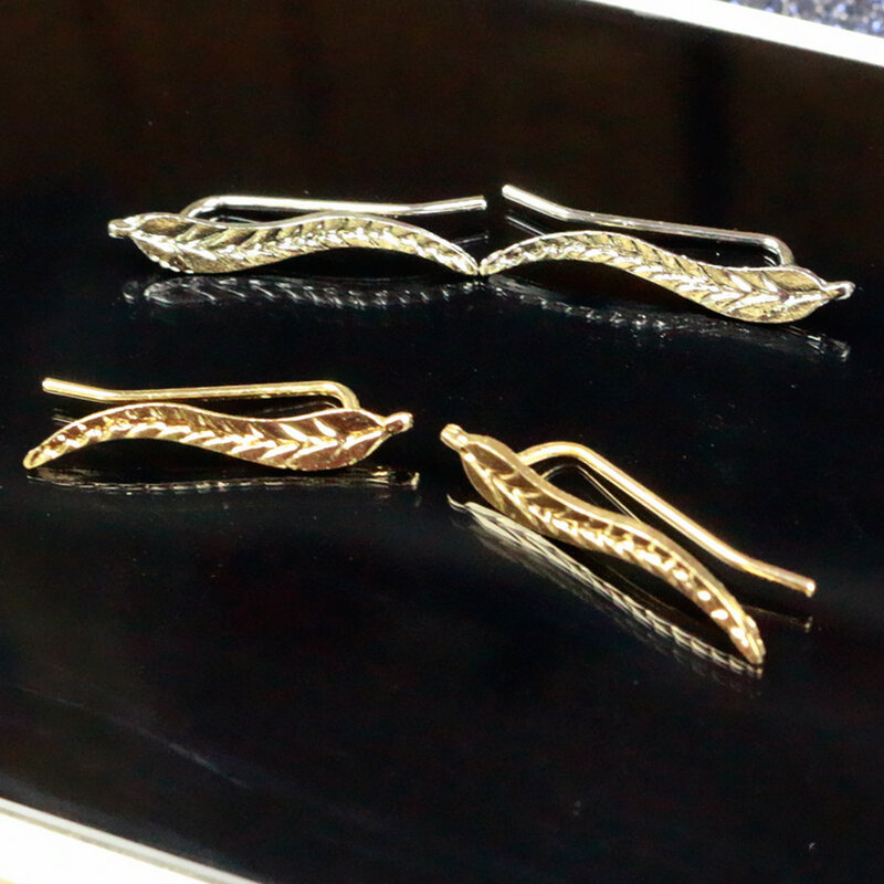 2 Pairs 2017 Vintage Schmuck Exquisite Gold Farbe Blatt Ohrringe Moderne Schöne Feder Stud Ohrringe für Frauen e02