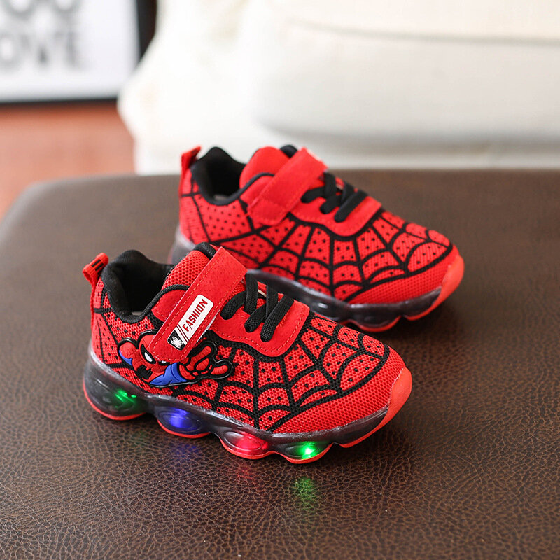 Nowa wiosna Spiderman dzieci buty ze światłem Led dla dzieci buty świecące trampki dla dzieci maluch dziewczyny buty antypoślizgowe