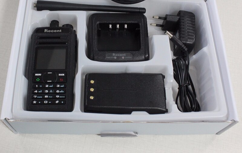 2 teil/los Neue 4 Watt Professionelle digitale radio walkie talkie 619D UHF dpmr weg sprech spaziergang sprechen SMS w/tastatur LCD display