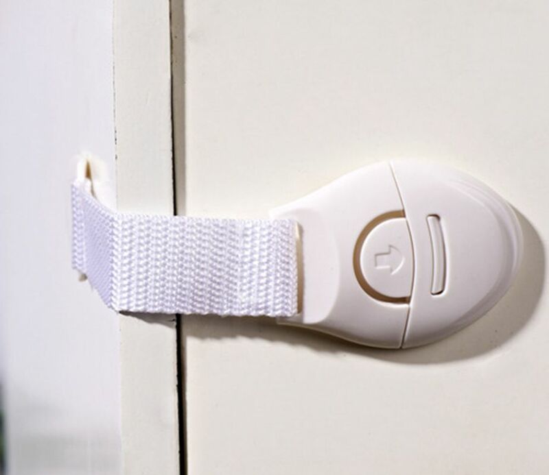 5 ชิ้นความปลอดภัยพลาสติกเด็กล็อคประตูตู้ลิ้นชักตู้เย็น Blockers เด็ก Care ความปลอดภัยสายคล้องคอ