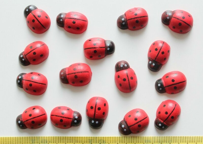 400 pz di Carino Red ladybug legno Cabochons legno dimensioni 18x15mm medie dimensioni coccinella