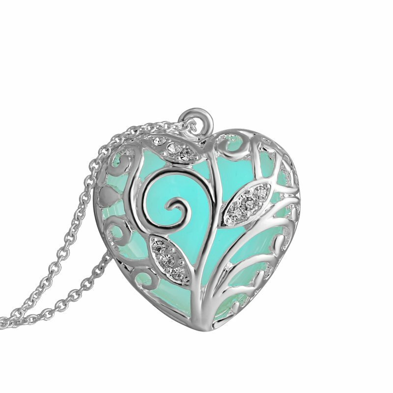 Glow In the Dark Heart Necklace Pendant Christmas Gift for Daugher Mum