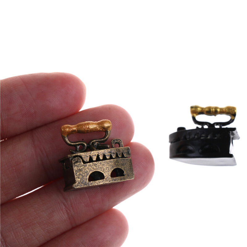 Hot Koop 1:12 Schattige Mini Poppenhuis Miniatuur Versiering Een Ijzeren Kleding Gereedschap Meubels Speelgoed Poppenhuis Accessoires
