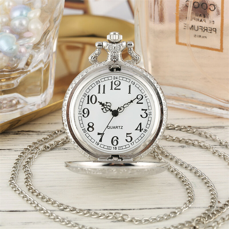 Elegante Vintage Shield Relief Pattern orologio da tasca con ciondolo al quarzo Steampunk Retro collana orologio con ciondolo regali per uomo donna