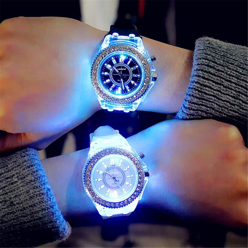 2019 flash relógios luminosos personalidade tendências estudantes amantes jellies mulher relógios masculinos 7 cores luz relógio de pulso venda quente