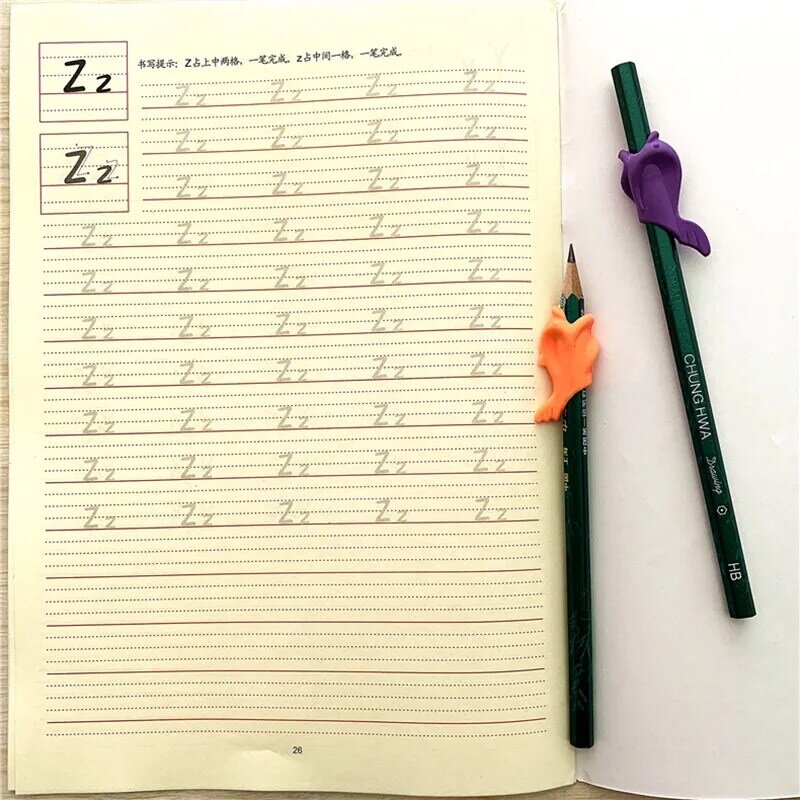 26 pagine/libro quaderno alfabeto per bambini 26 lettere inglesi carattere esercizio scuola materna bambino scuola materna per scrivere il testo