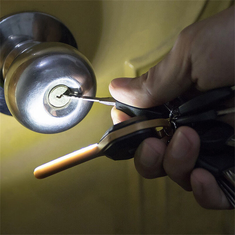Mini LED latarka światło Mini kluczyk kształt lampa z brelokiem latarka awaryjne Camping Hike światło klucz brelok do kluczy z obręczą latarka łaskawy