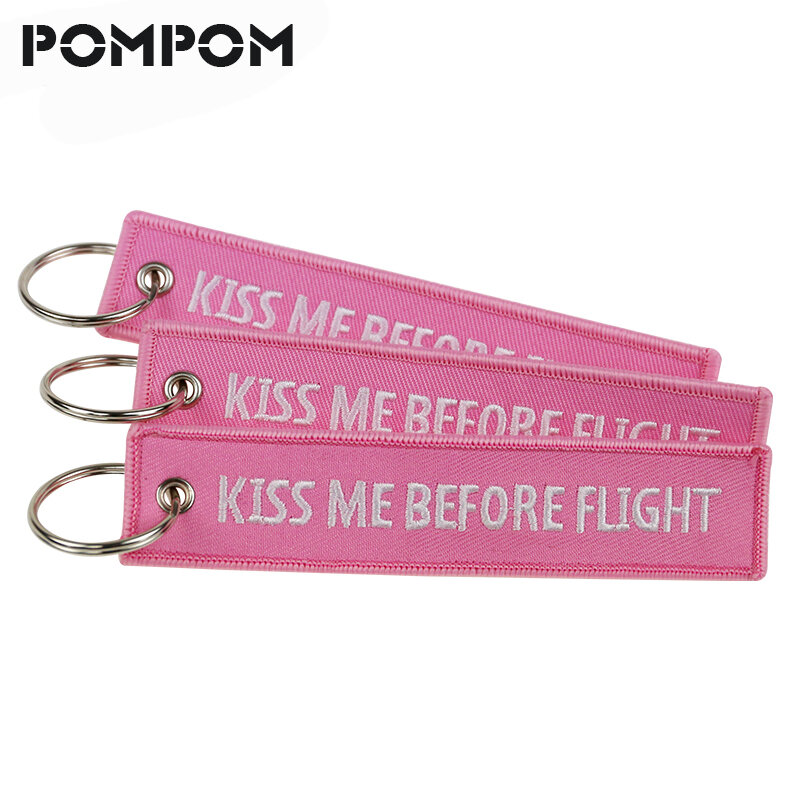 Llaveros con pompón para piloto, llaveros con diseño de KISS ME BEFORE FLIGHT, regalos de aviación para piloto Stitch, llaveros de color rosa OEM, 3 unids/lote