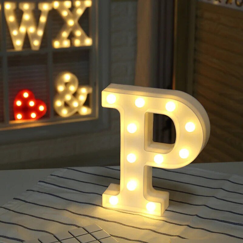 Home Decoratie DIY Brief Symbool Teken Hart Plastic LED Lights Desk Decor Letters Ornament voor Bruiloft Valentijnsdag Cadeau