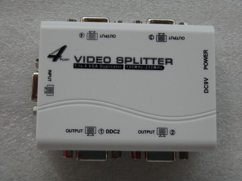 Quanity tinggi 1 sampai 4 port VGA video splitter 1-in-4-out duplikator 250 MHz perangkat cascadedable Boots Sinyal Video 65 m 1920*1440
