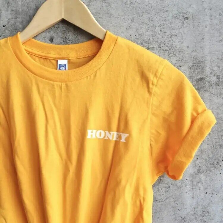 Camiseta de algodón con estampado de letras para mujer, ropa informal de color amarillo miel, Harajuku, cuello redondo