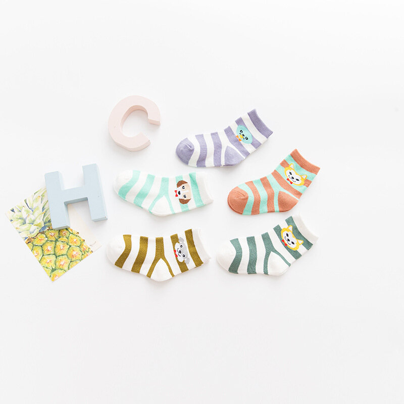 KINDER WIT Gestreiften cartoon Stil mädchen Socken Baby Socken Für Kinder Fashion Casual Baby Kinder Baumwolle Socken 5 paare/los