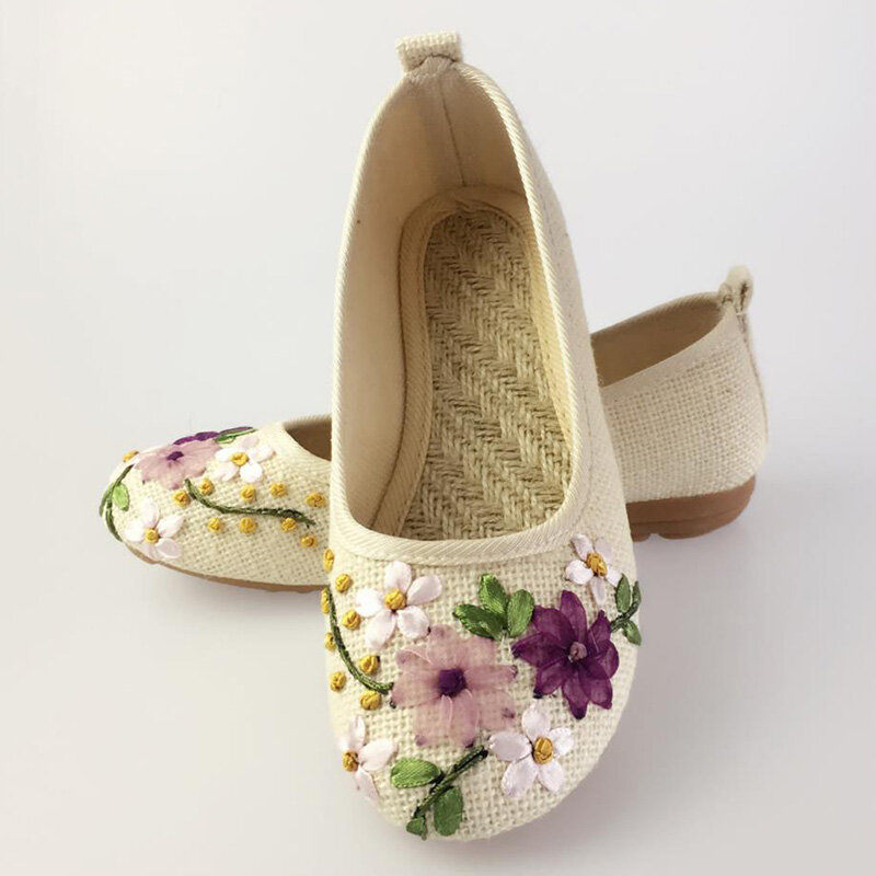 2019 nuevos zapatos de mujer con flores bordadas mocasines planos de mujer cómodos zapatos casuales Oxford zapatos de mujer talla grande 35 42