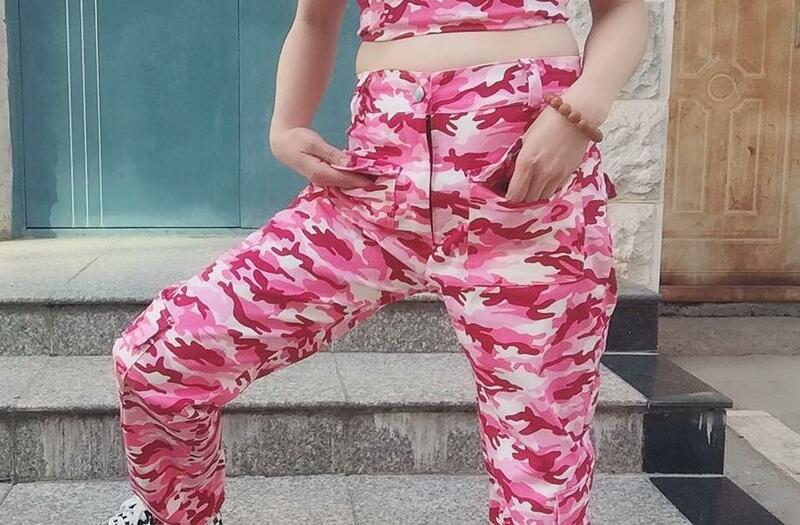ピンク迷彩衣装チューブトップとキャミソール + カーゴパンツ女性 2 2 ピースセットトラックスーツカジュアルストリートスーツファム 2 ピース Mujer