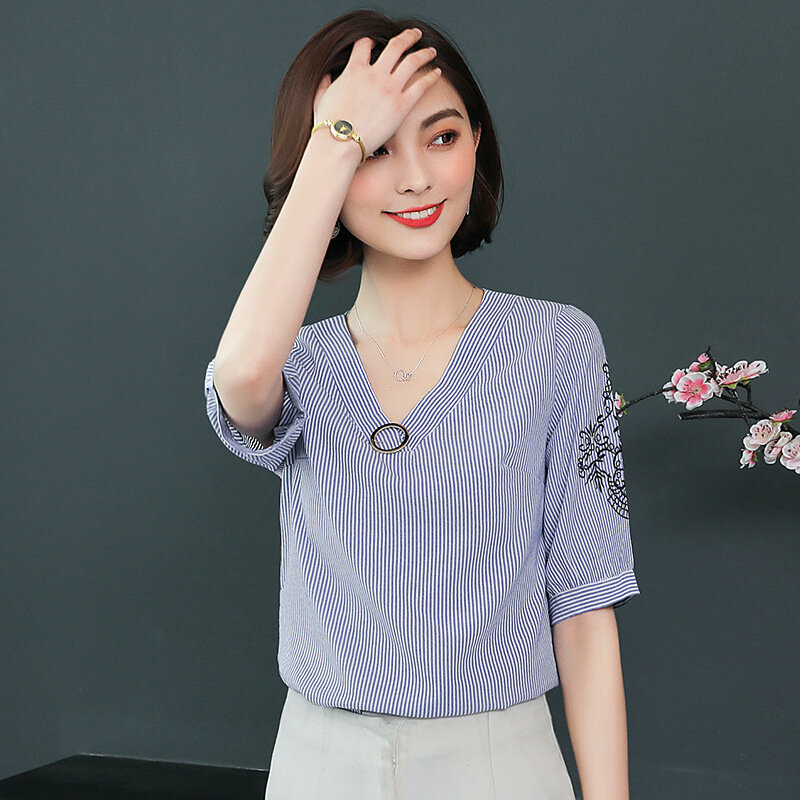 Шифоновая рубашка с коротким рукавом, женская Свободная блузка с v-образным вырезом и вышивкой в полоску, женская летняя одежда, корейский модный топ для работы H9028