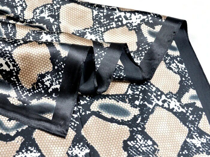 [Bysifa] ヘビプリント黒サテン正方形のスカーフスカーフ 90*90 センチメートル冬の女性ショールスカーフラップ夏空調ショール