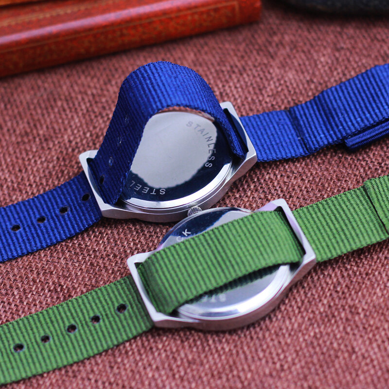 Chaoyada-Reloj de pulsera de cuarzo digital para niños y niñas, Accesorio luminoso de lona para estudiantes, 12 horas, novedad de 2024