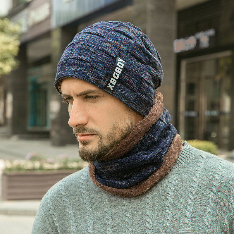 Комплект из теплой вязаной шапки и шарфа