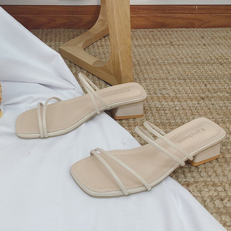 Slip On zapatillas mujer 2019 moda tacones cuadrados zapatos de mujer blancos verano suave elegante correa sandalias señoras playa chanclas