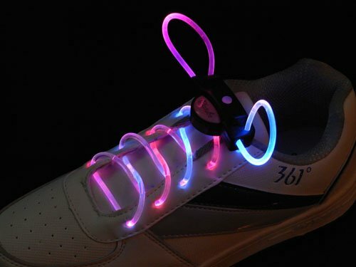무료 배송! 패션 세 플래시 모드 색상 주도 깜박이는 신발 끈은 uper 밝은 광섬유 주도의 레이스