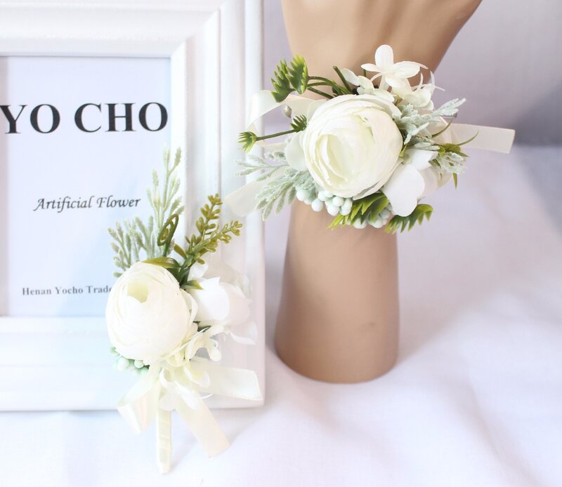 Свадебный декор, белый цветок на запястье и бутоньерка, жених, свадебная бутоньерка на запястье, свадебный букет белых роз, пионов