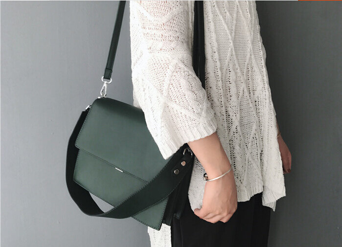 Female  brief bag fashion all-match shoulder strap orgnan bag women messenger small bag casual office style  XI898