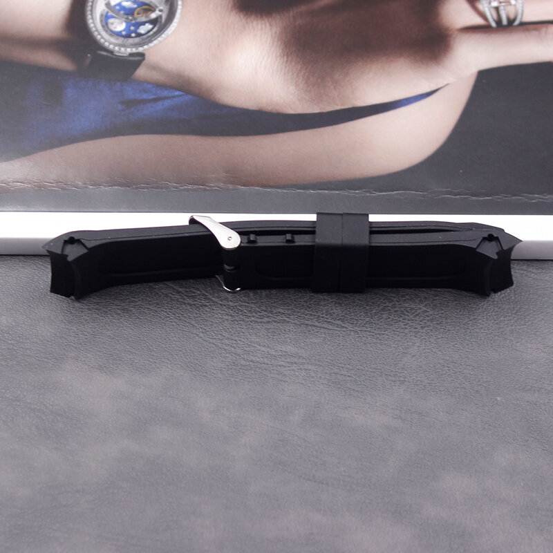 Cinturino in Silicone da uomo 24mm sport da donna cinturino curvo in gomma impermeabile accessori fibbia ad ardiglione