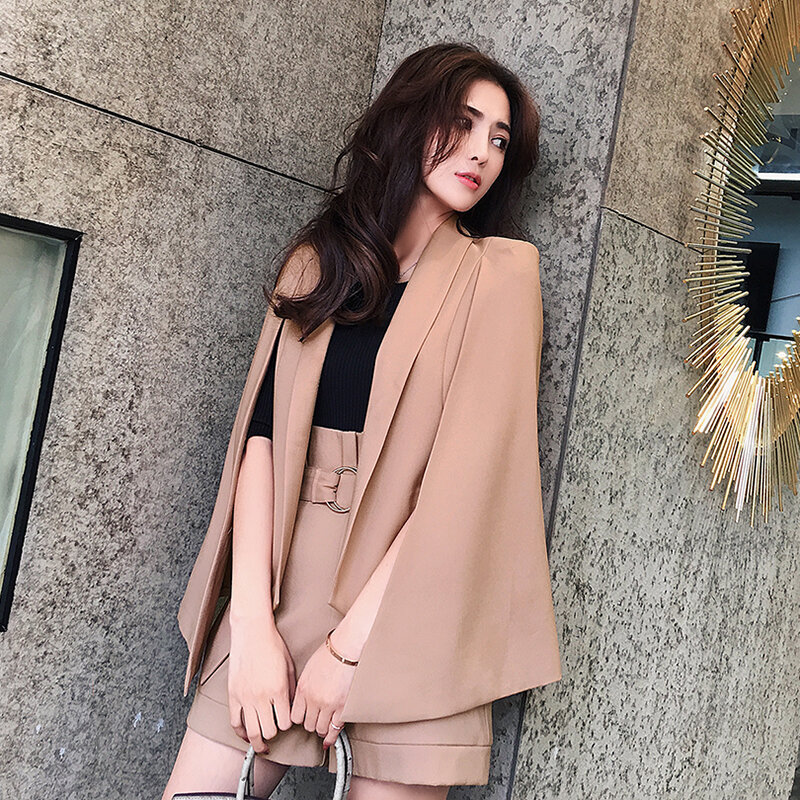 Korean version of the British and European fashion celebrities cape jacket suits shorts suit female casual small suit