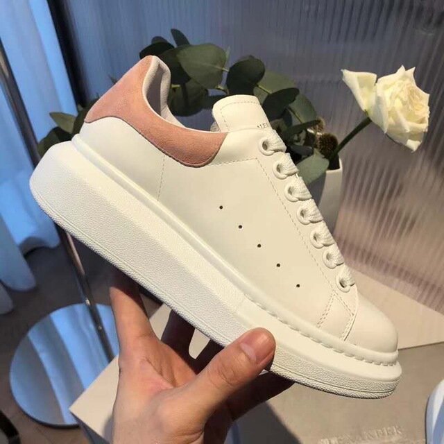 Buty damskie 2019 luksusowych marek znanych kobiet płaskie białe buty oddychające sexy obuwie z naturalnej skóry owczej duże siz